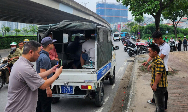 Công an Hà Nội cảnh báo thủ đoạn tài xế chèo kéo nhằm 'chặt chém' khách ở bến xe