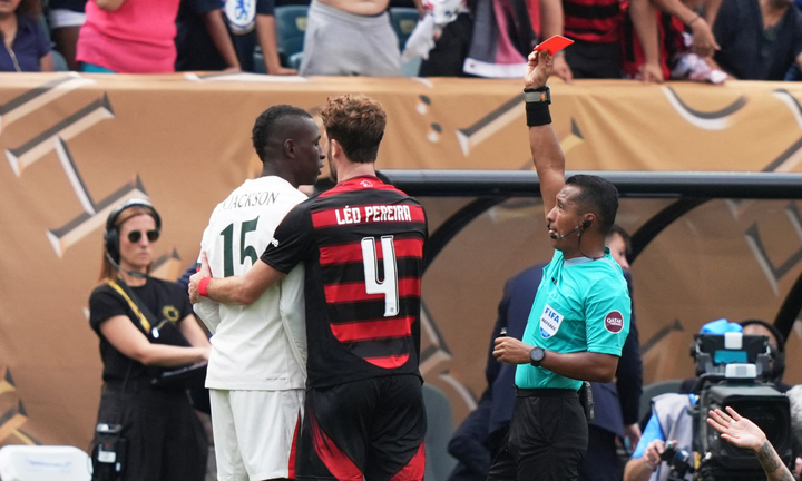 Ngôi sao nhận thẻ đỏ, Chelsea thảm bại trước cựu vô địch Nam Mỹ