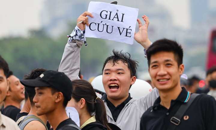 Ngay sát đêm nhạc G-Dragon, phe vé cuống cuồng giảm giá, xin được 'giải cứu'