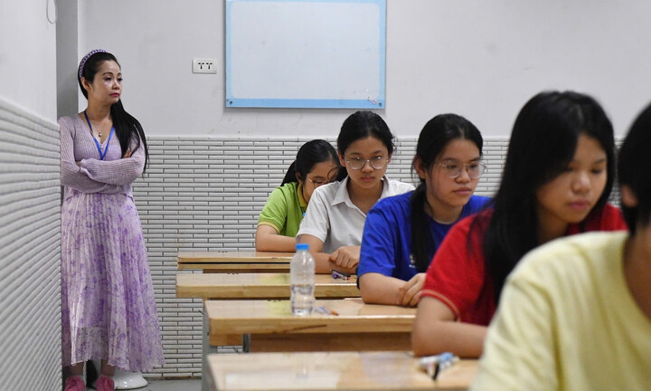 Một trường THPT chuyên ở Hà Nội lùi thời gian công bố điểm thi lớp 10