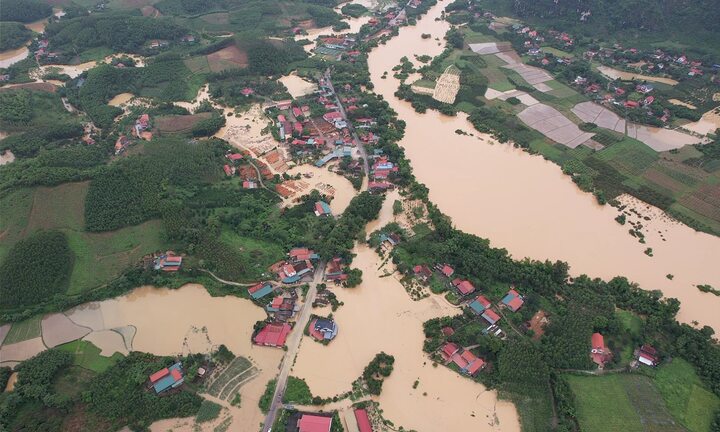 Miền Bắc và miền Trung trải qua tháng chính hè mưa nhiều hiếm gặp