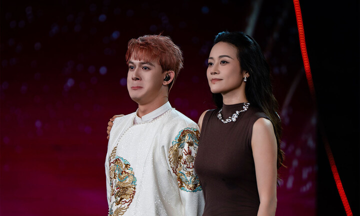 Bị chê 'thiếu sắc sảo', Quang Anh 'Về nhà đi con' bật khóc rời chương trình