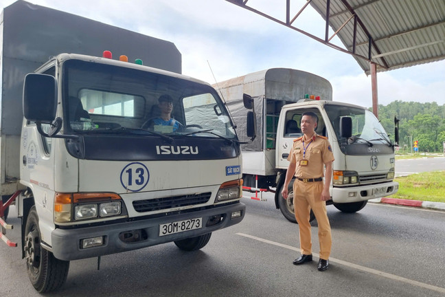 Công an Hà Nội tổ chức kỳ sát hạch lái xe đầu tiên cho gần 100 học viên