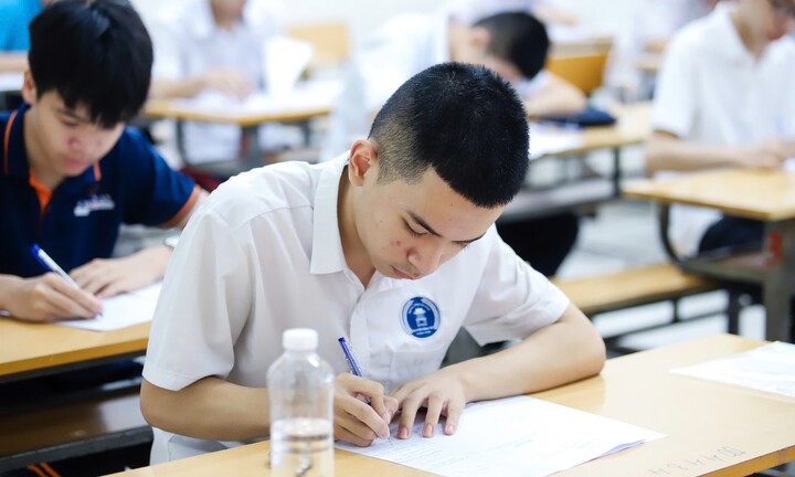 Gần 10.000 thí sinh bỏ làm thủ tục thi tốt nghiệp THPT 2025