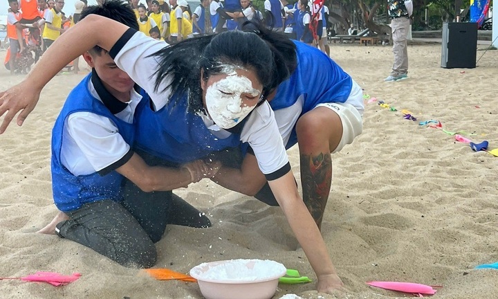 Nhẹ cả người vì năm nay công ty không có tiền đi team building