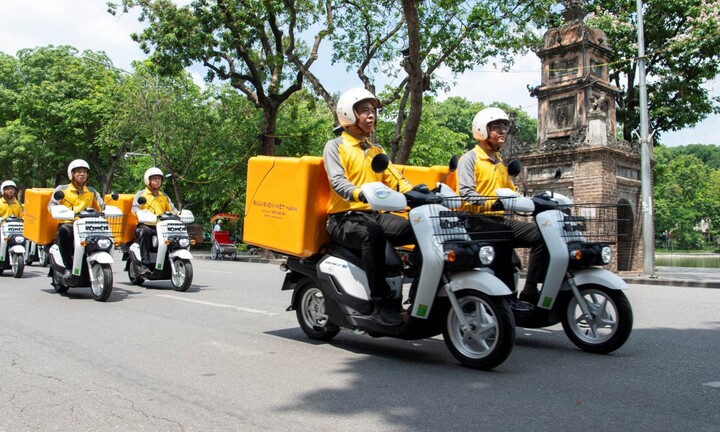 Hà Nội: Bưu điện 'phủ kín' xe xanh giao hàng tới toàn bộ phường, xã