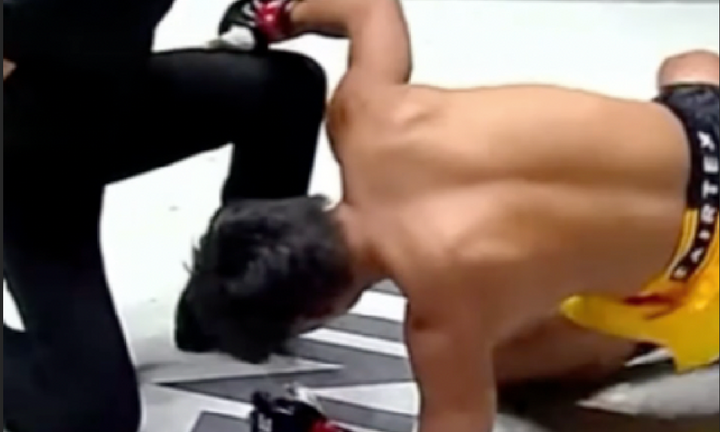 Võ sĩ tung 2 cú đấm 'sấm sét' hạ knock-out đối thủ