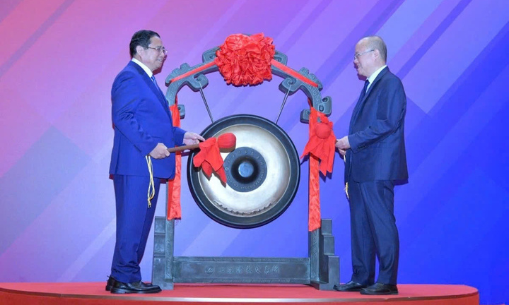 Thủ tướng đánh cồng khai mạc phiên giao dịch tại sàn chứng khoán Thượng Hải