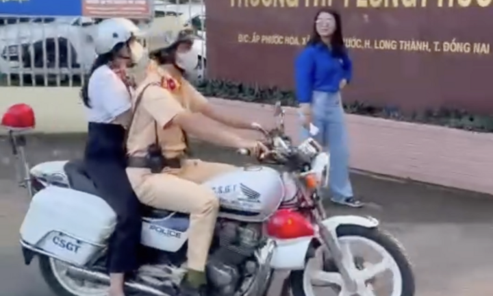 Cầm nhầm thẻ dự thi của bạn, nữ sinh được CSGT Đồng Nai hỗ trợ kịp giờ thi