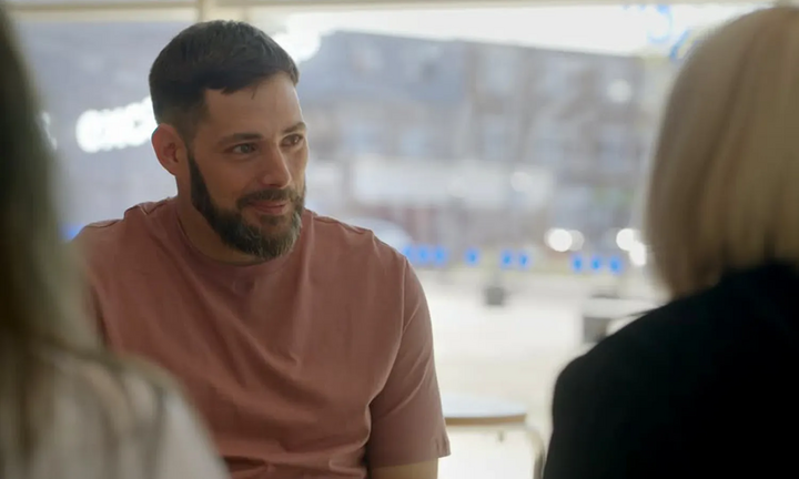 Vừa ra đời đã bị cho vào túi nylon vứt trong toilet, 41 năm sau vẫn đi tìm mẹ đẻ