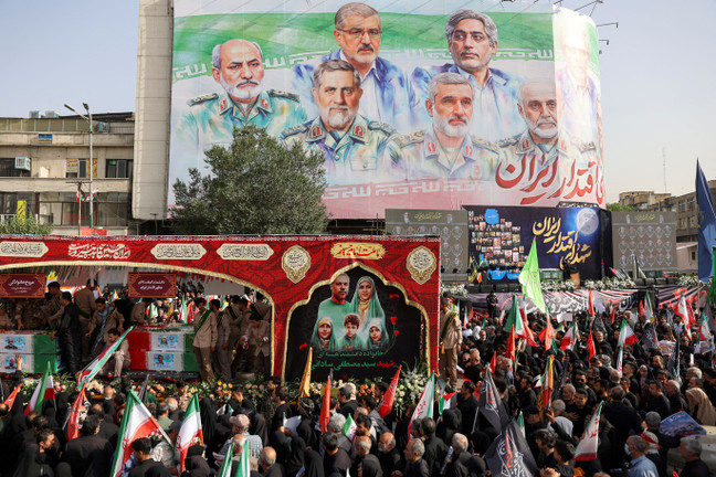 Iran tổ chức quốc tang chỉ huy, nhà khoa học thiệt mạng do Israel không kích