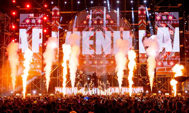 Đại học Phenikaa đón hơn 15.000 khán giả 'quẩy' đại nhạc hội sắc màu 2025