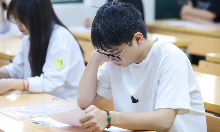 Bộ GD&ĐT: Đề tốt nghiệp khó do 'học sinh, giáo viên chưa quen'