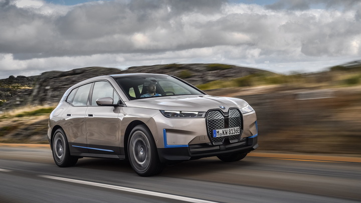 BMW triệu hồi hơn 70 nghìn xe điện do lỗi phần mềm khiến xe ngắt điện bất ngờ