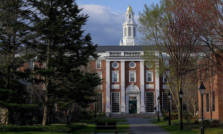 Chính quyền ông Trump dọa cắt toàn bộ tiền tài trợ cho Đại học Harvard