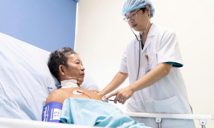 Suýt mất mạng vì bị ong vò vẽ đốt hơn 30 vết