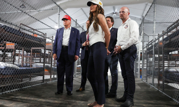 'Nhà tù Cá sấu Alcatraz' chuyên giam giữ người nhập cư ở Mỹ có gì đáng sợ?