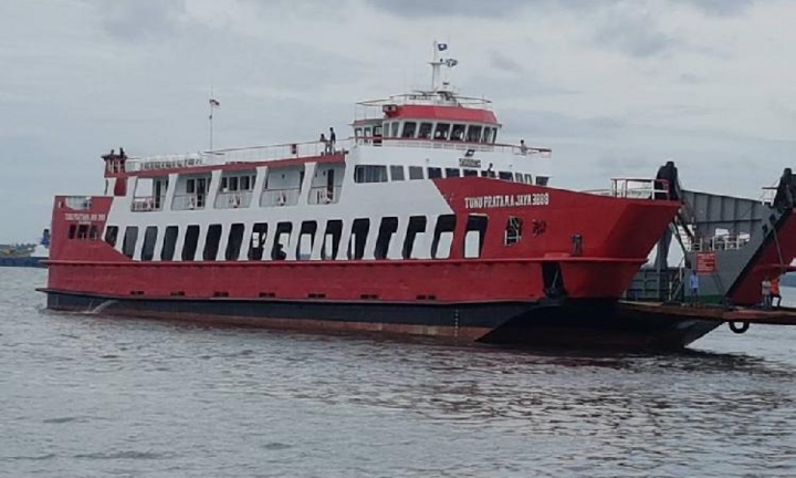 Phà chở 65 người chìm ở Bali, 43 người mất tích