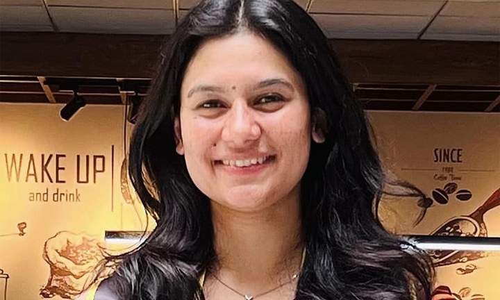 Từ cô bé ăn xin trở thành bác sĩ tốt nghiệp trường danh tiếng