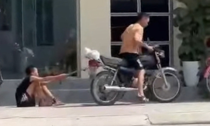 Phẫn nộ hình ảnh bé trai bị bố xích chân kéo lê trên đường phố Hải Phòng