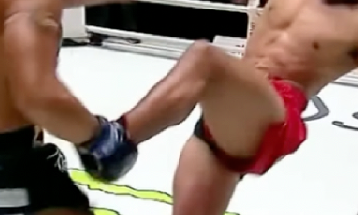 Võ sĩ muay Thái tung cú đấm 'trời giáng' hạ knock-out đối thủ 