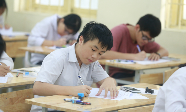 Điểm chuẩn 13 trường THPT có tỷ lệ 'chọi' dưới 1 tại Hà Nội, cao nhất 19 điểm