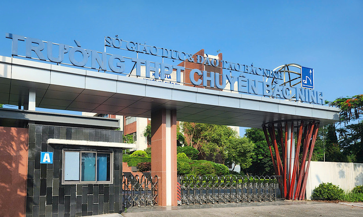 Hai trường chuyên đầu tiên đổi tên sau hợp nhất tỉnh thành