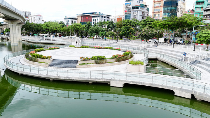 Diện mạo khang trang, hiện đại của hồ Hoàng Cầu sau một năm cải tạo