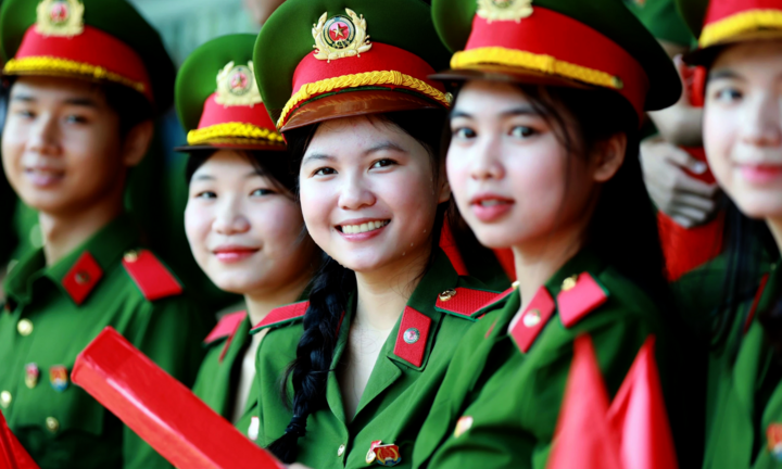 Choáng tỷ lệ 1 'chọi' 80 vào trường công an