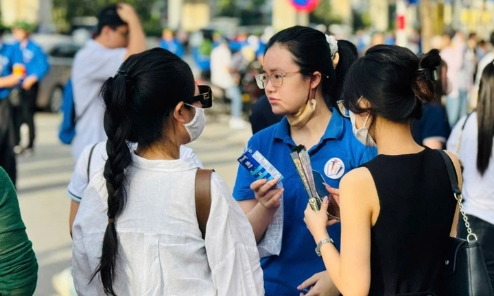 Tuyển sinh lớp 10 ở Hà Nội: Trường top trên vượt đỉnh, trường vùng ven chạm đáy