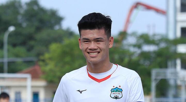 HLV Kim Sang-sik loại trung vệ HAGL cao gần 2m khỏi U23 Việt Nam