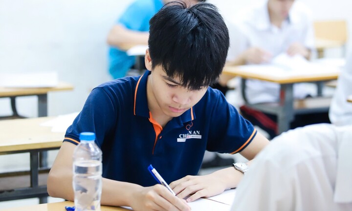 Đề Vật lý tốt nghiệp 2025 có 2 đáp án đúng