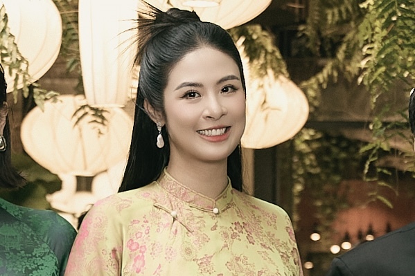 Hoa hậu Ngọc Hân rạng rỡ ở tháng thứ 7 thai kỳ, nhan sắc mẹ bầu gây sốt