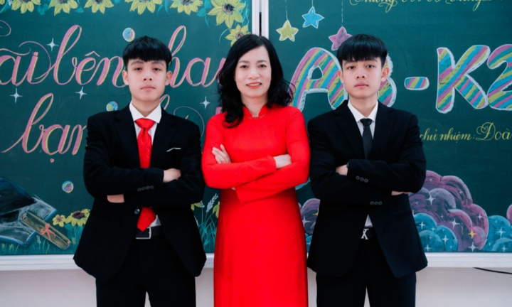 Hai anh em song sinh giành ngôi thủ khoa, á khoa trường chuyên Hạ Long