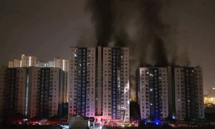 Cháy chung cư Carina ở TP.HCM: Người đàn ông kể cách thoát chết thần kỳ