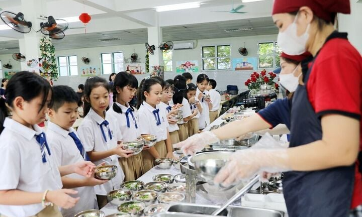 Hà Nội duyệt chi hơn 3.000 tỷ hỗ trợ bữa ăn bán trú cho học sinh tiểu học 