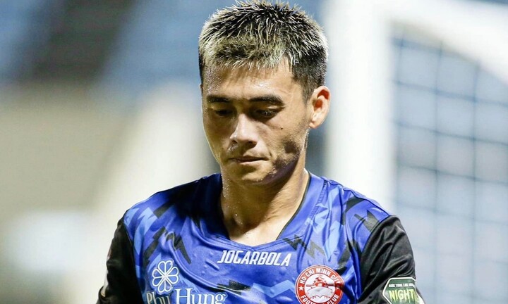 Đội TP.HCM chưa đổi tên đã mất ngay ngôi sao từng đi làm phụ bếp