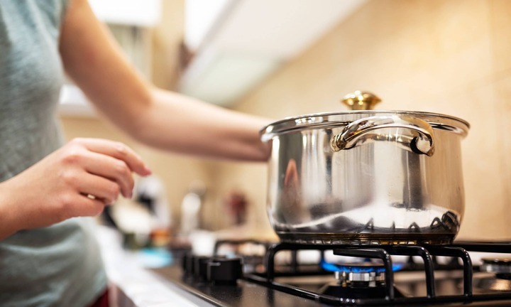 Gia đình 5 người suýt chết khi nấu bếp gas trong phòng điều hòa