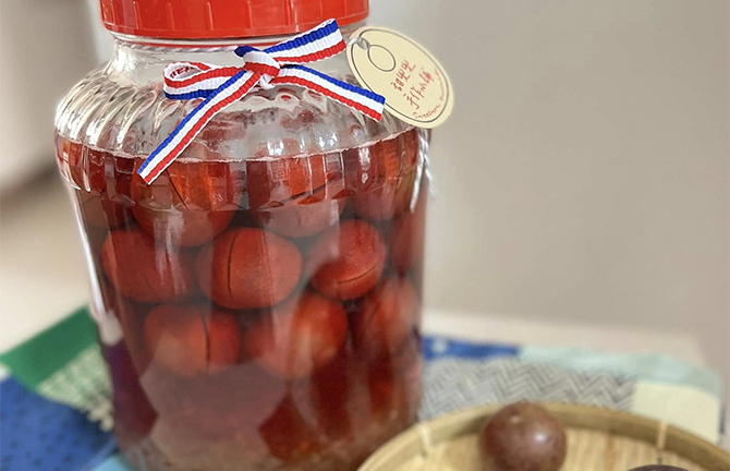 Mách bạn cách làm giấm mận giúp đẹp da, giảm mệt mỏi