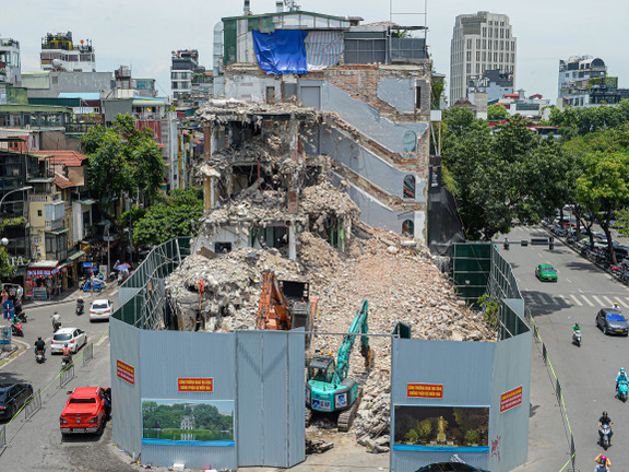 Sau 1 tháng bị tháo dỡ,  tòa nhà 'Hàm cá mập' giữa Thủ đô giờ ra sao?
