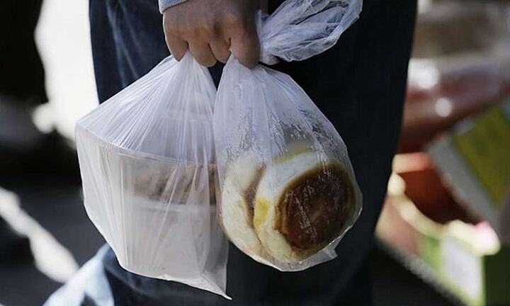 Chợ Hà Nội ngừng phát miễn phí túi nylon từ 2027, dân mạng mong áp dụng cả nước