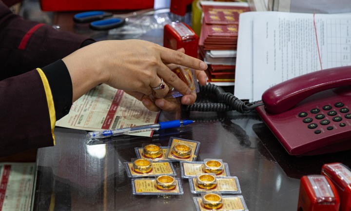 Giá vàng nhẫn tăng dựng đứng 1,5 triệu đồng/lượng