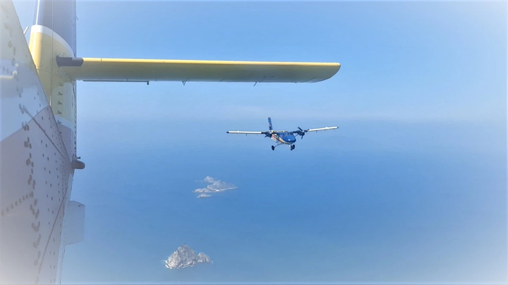 Huấn luyện bay phục vụ diễu binh trên biển