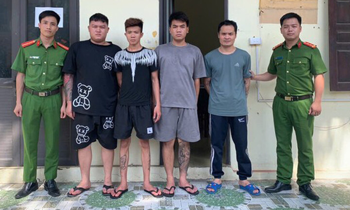 Bỏ trốn khỏi quán karaoke trong đêm: Lộ vụ giữ người, ép trả nợ ở Hà Nội