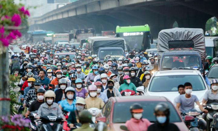 Hà Nội cấm xe máy xăng dầu chạy trong Vành đai 1 từ tháng 7/2026