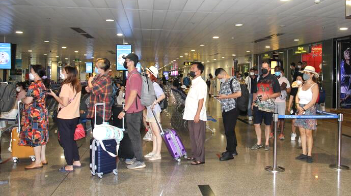 Hàng không phục hồi mạnh mẽ: Giá vé máy bay sắp tăng hay giảm?