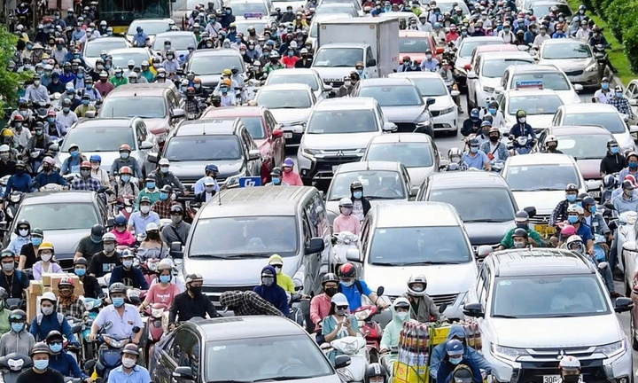 Cấm xe máy xăng ở Hà Nội: Cần lộ trình bài bản để không gây 'ngăn sông cấm chợ'