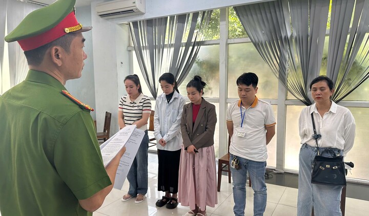 Nhóm người lập phòng khám, tuyển người chưa học hết lớp 12 chữa bệnh phụ khoa