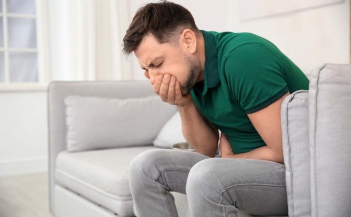 Có nên móc họng gây nôn sau uống rượu?