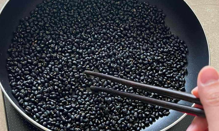 Nước đậu đen rang gừng có tốt?